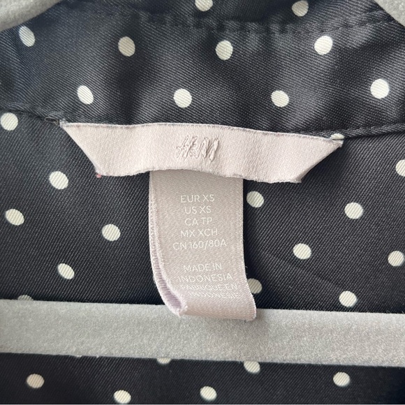 H&M Polka Dot Black White Flowy Blouse - XS - Picture 4 of 4